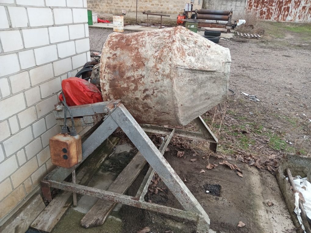 Продам бетономешалку 0.25 куб, б/у.