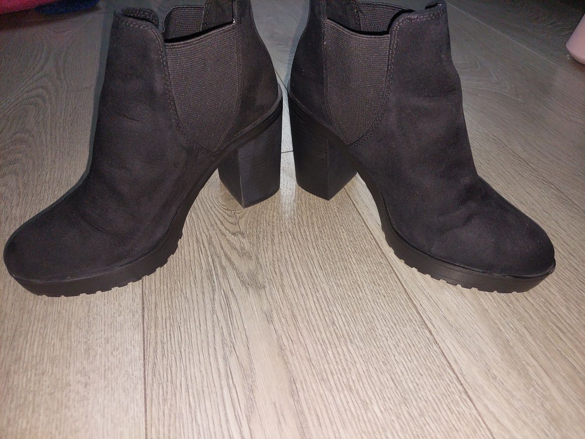 Buty na koturnie i obcas słupek damskie r .39 bershka