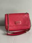 Torebka guess fuksja różowa monogram listonoszka crossbody