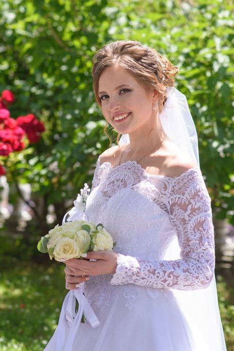 Продам весільну сукню