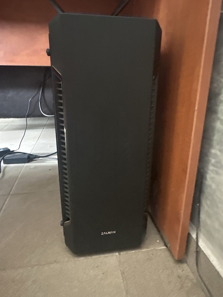 Komputer stacjonarny do gier  z monitorem LG AMD Ryzen, radeon rx 5700