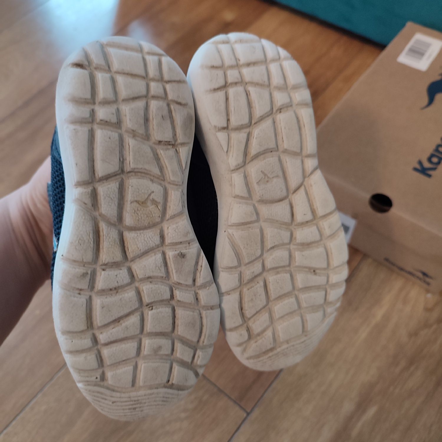 Adidasy, buty sportowe dla chłopca 27