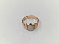 Złoty pierścionek/ Radzieckie 583/ 4.79 gram/ R16/ Opal