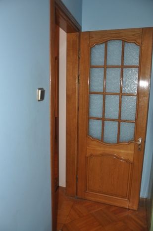 Двери дубовые с лудками, фурнитурой и обналичкой