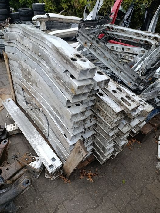 Belka zderzaka przód Toyota Prius 30