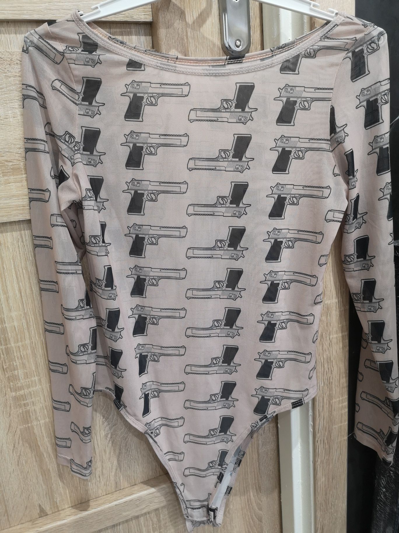 Body z grafiką siateczka