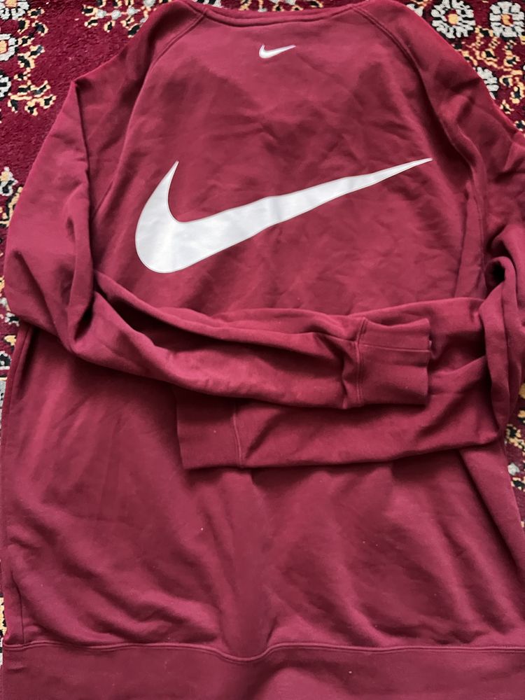 Nike big swoosh L