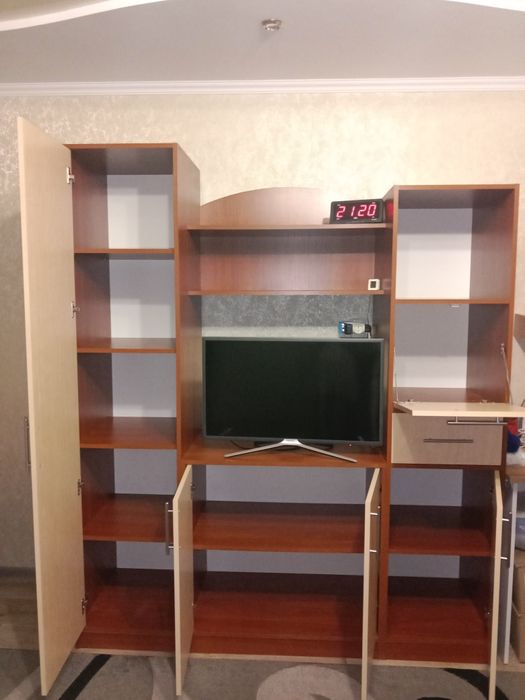 Стінка,вітальня,прихожа