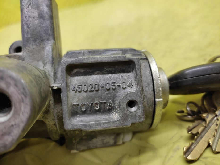 toyota avensis t25 2.0 d4d stacyjka kluczyk 450200504