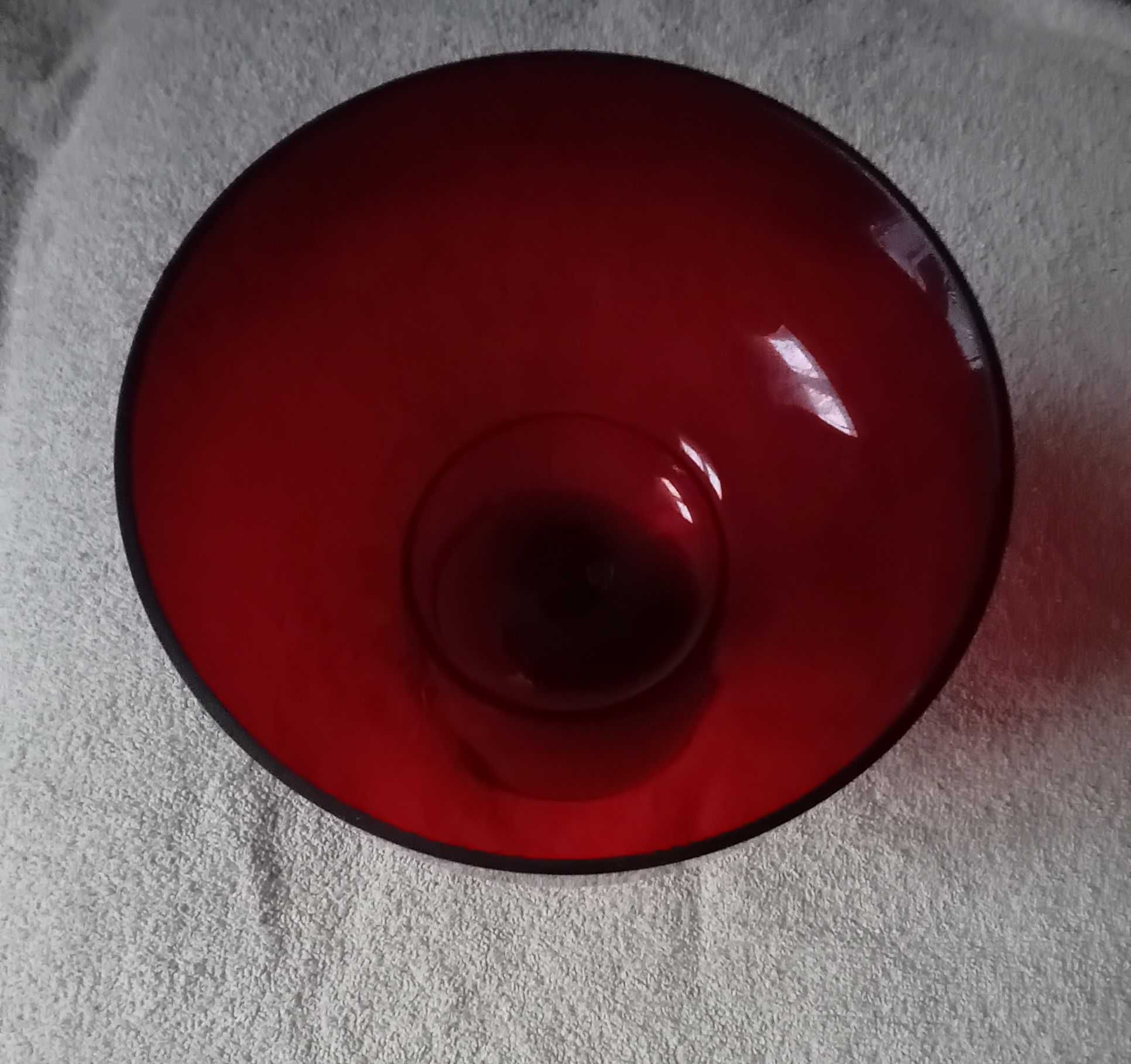 Duży rubinowy puchar - owocarka, szkło barwione w masie. Świeci w UV.