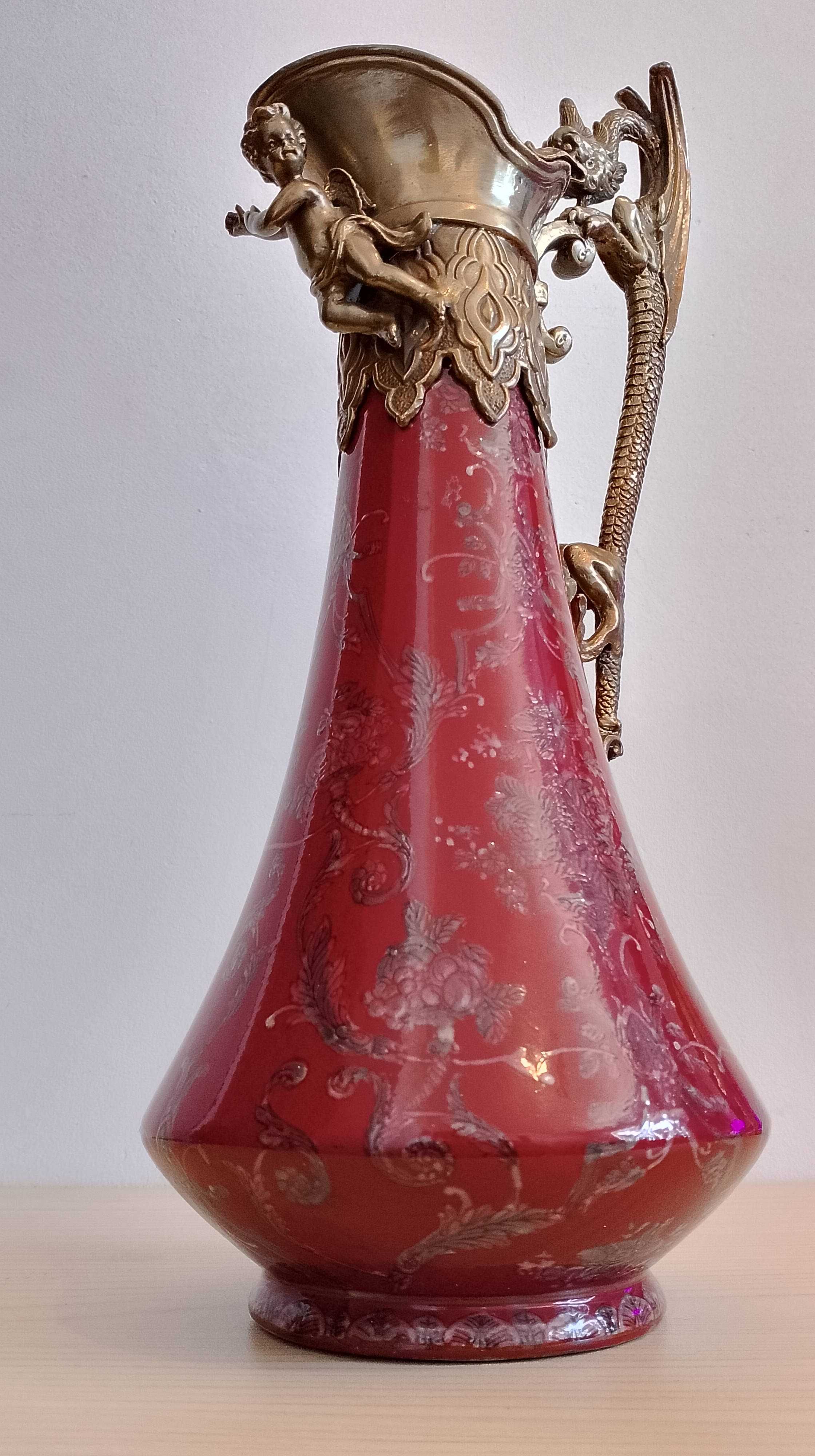 Antyczny porcelanowy dzban, karafka ze smokiem, aniołem z brązu. Duża.