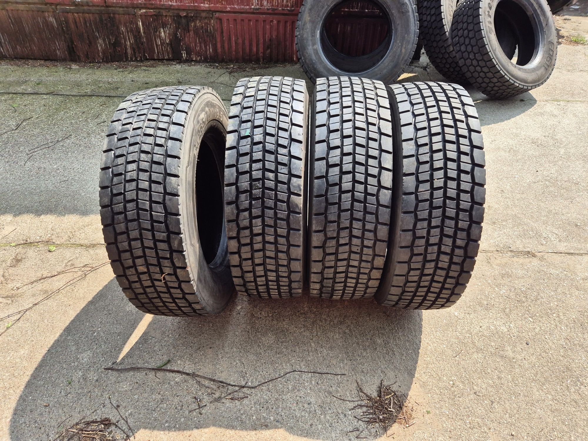 Opony 265/70r19.5