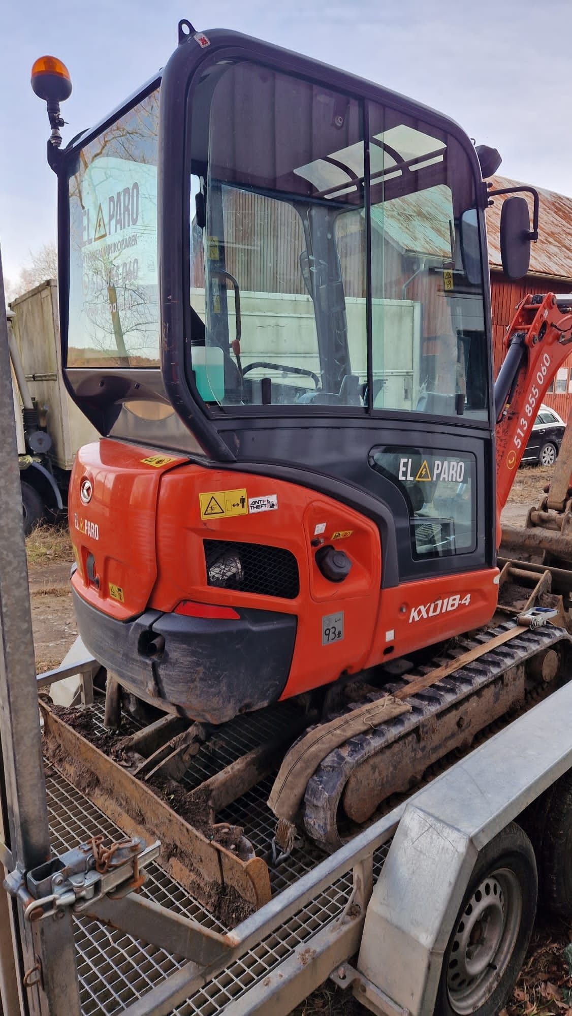 Wynajem minikoarki Kubota kx18-4 wraz z 3 łyżkami . Transport