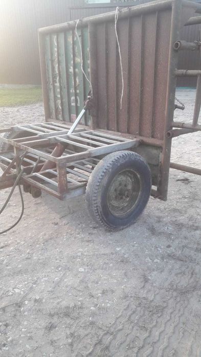 Hydrauliczny poskrom do korekcji racic u bydła