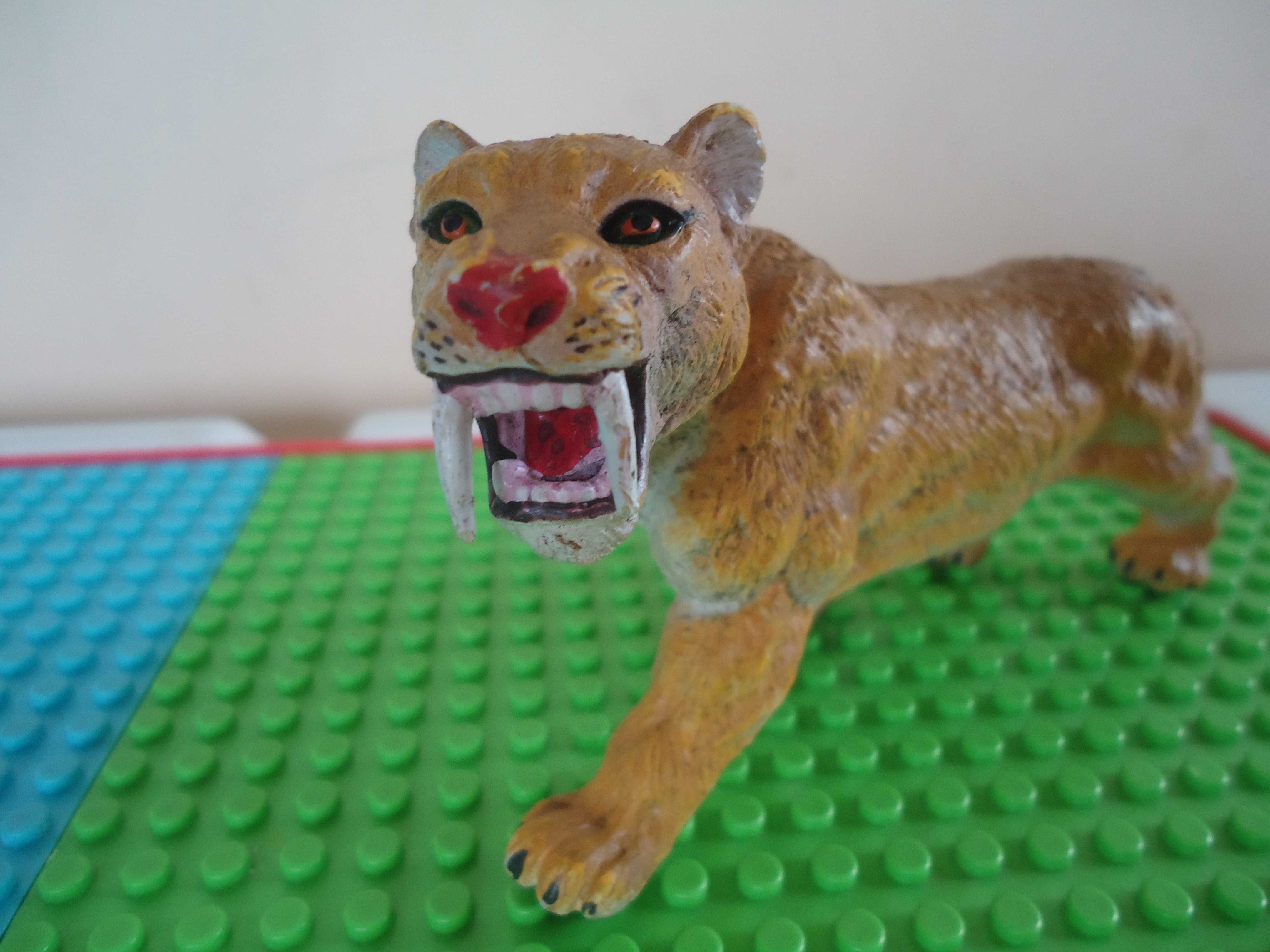 Tygrys szablasty szablozębny Sabre Tooted Tiger Figurka Kolekcjonerska