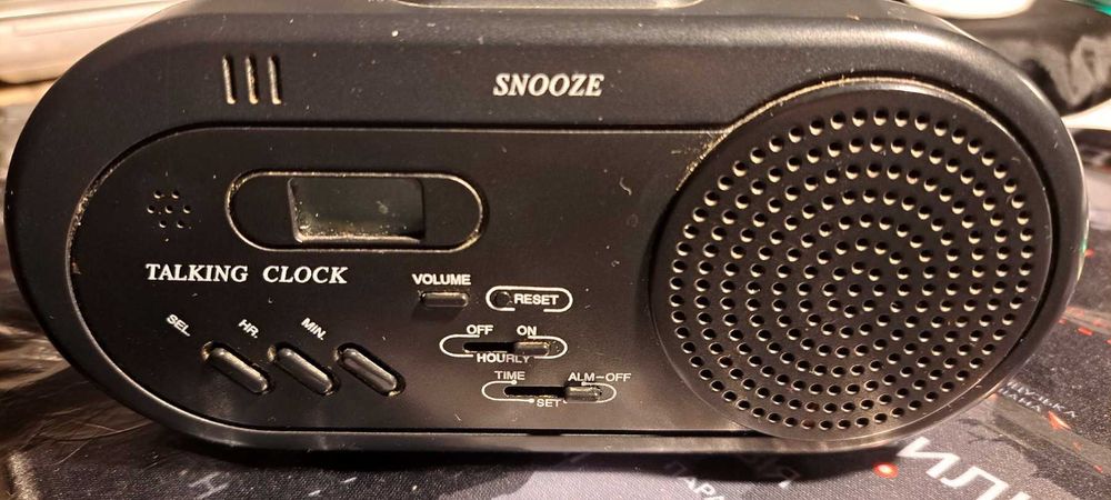 Говорящий будильник-часы.