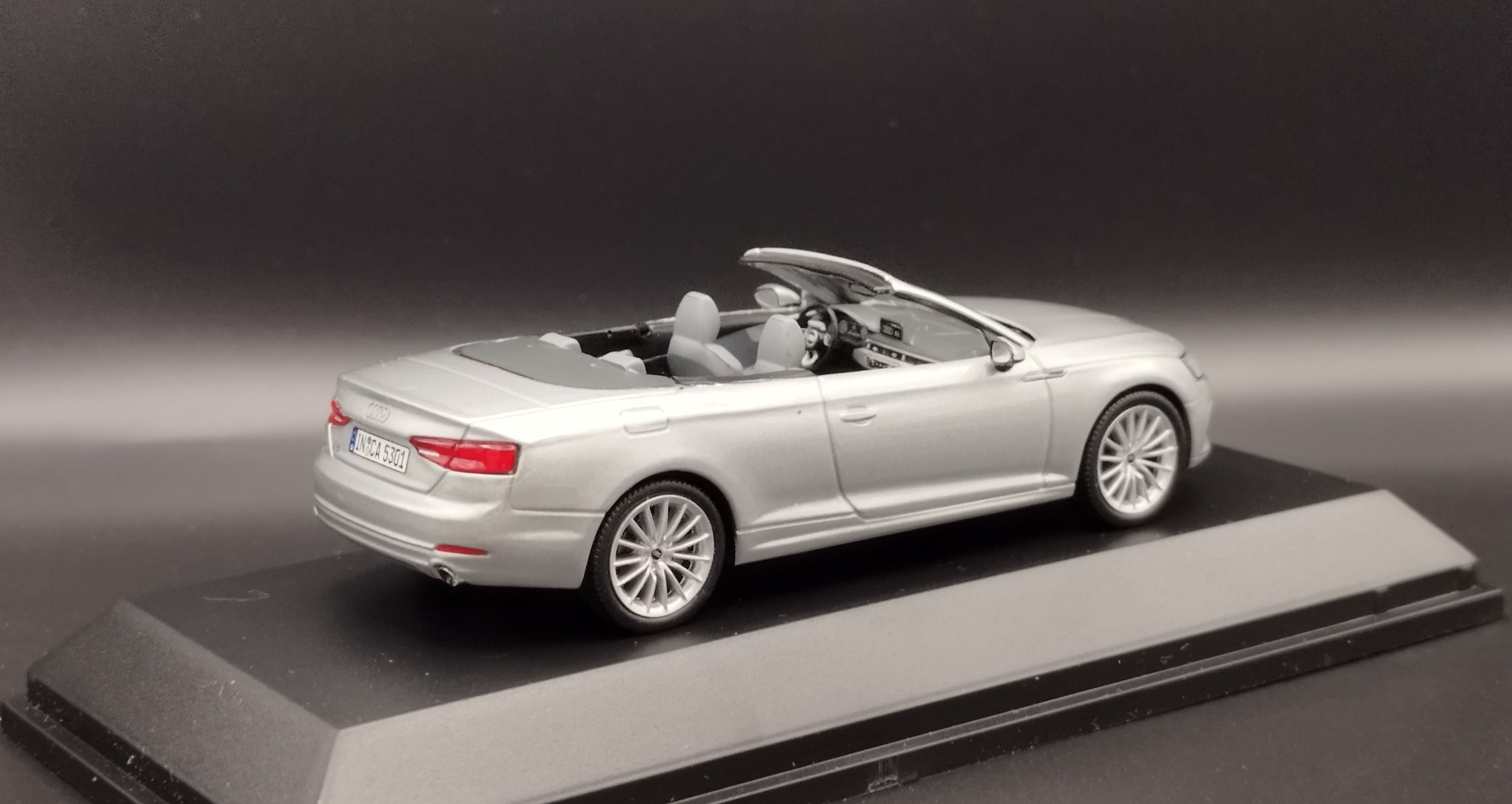 1:43 Spark Audi A5 cabriolet model nowy
