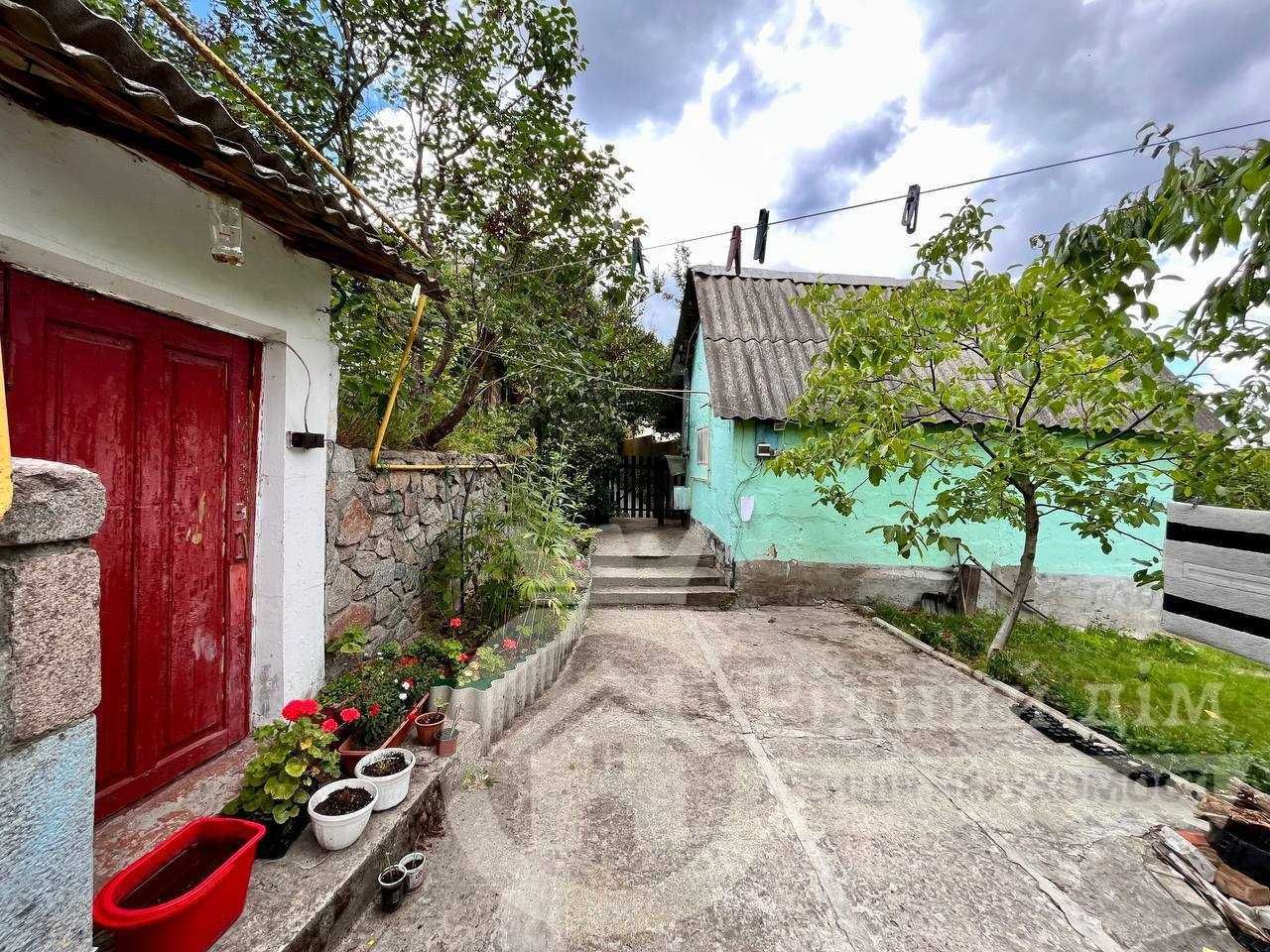 Продам гарнийбудинок новий