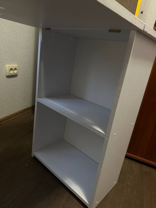 Продам стол для мастера маникюра