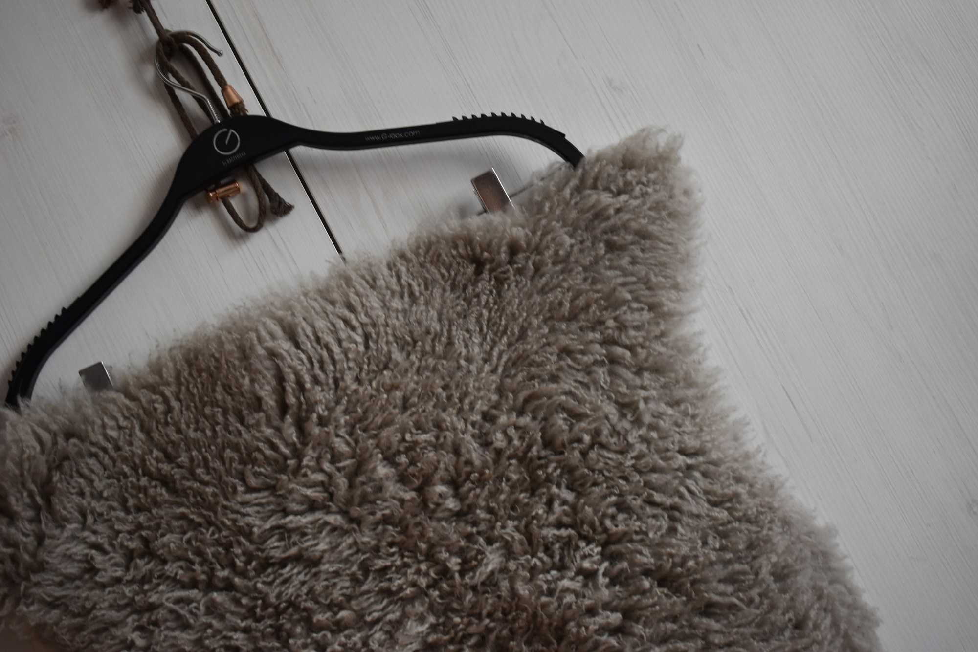 Skóra owcza dywanik dywan Ikea szary mały na podłogę naturalna ciepła