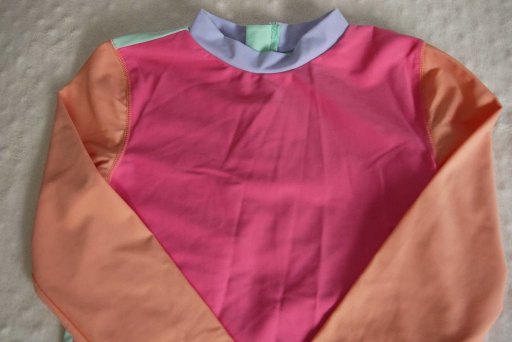 GAP TOP kąpielowy r. 128 jak nowy  chroni przed słońcem