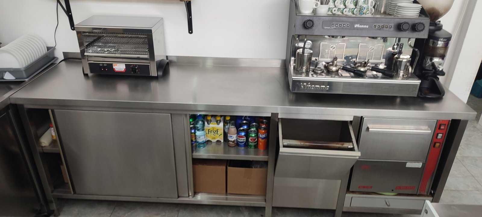 Mesa INOX. Móveis para balcão de bar.