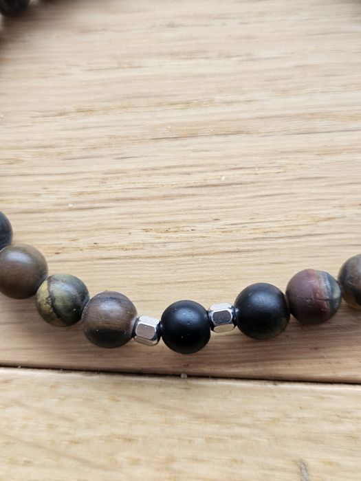Bransoleta z naturalnymi kamieniami