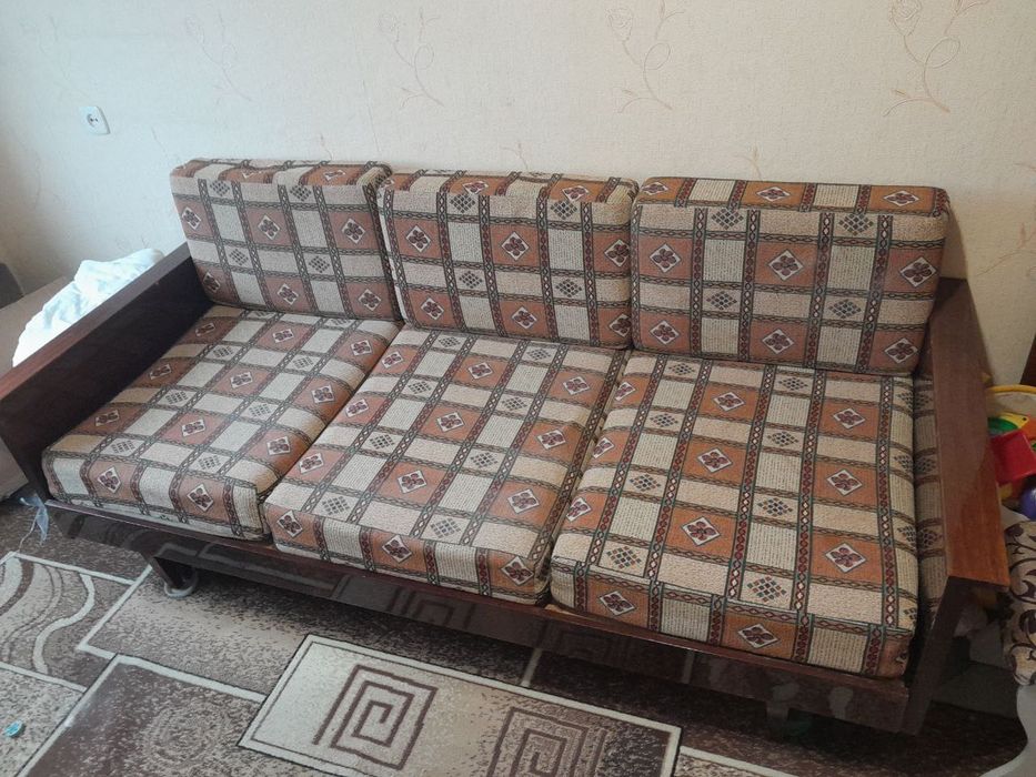 Диван - тахта в гарному стані