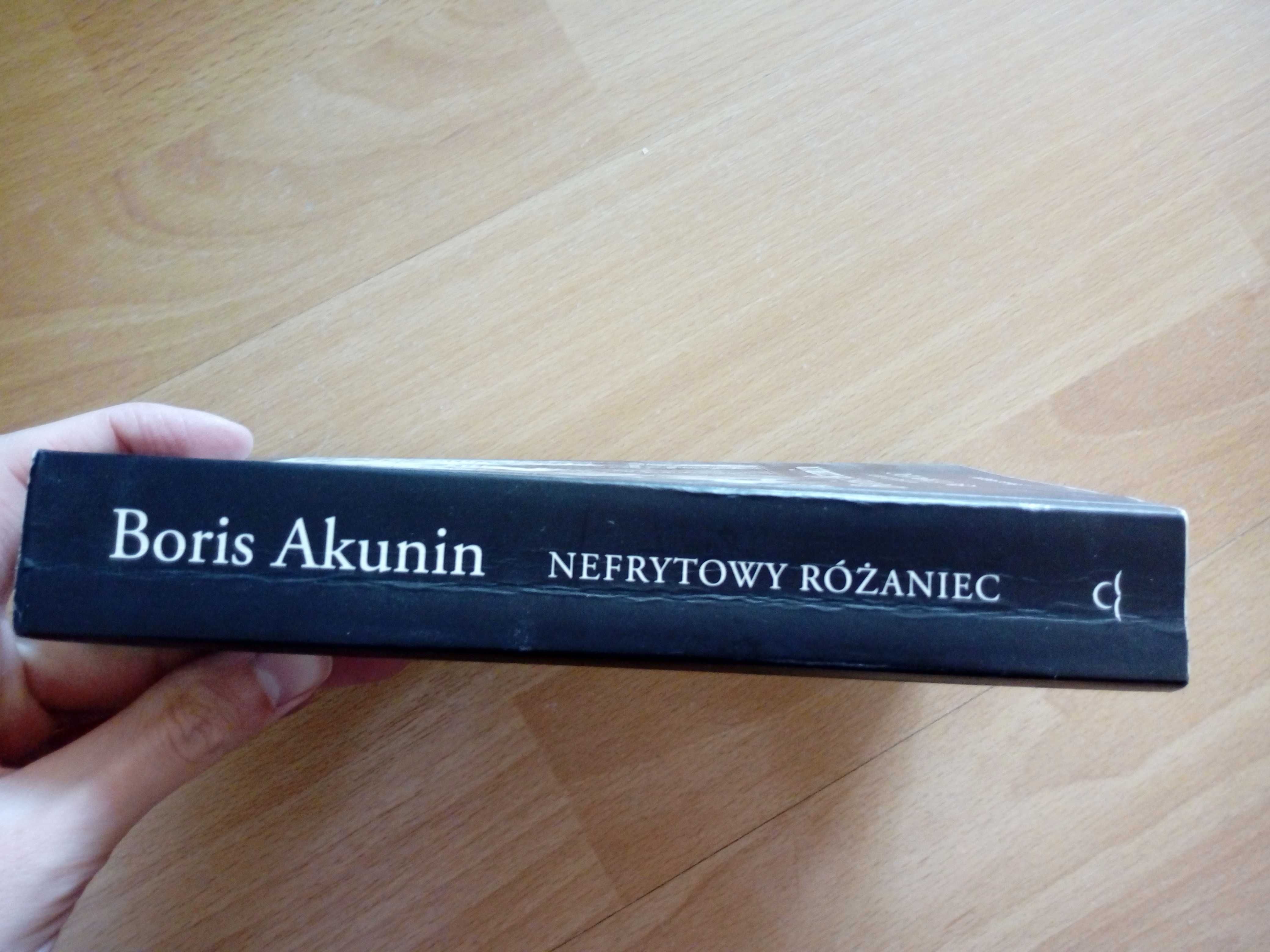 Nefrytowy różaniec - Boris Akunin