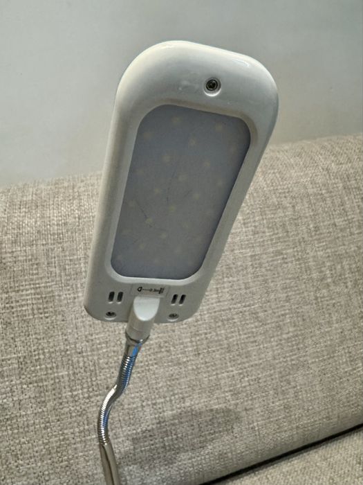 Lampka biurkowa LED DORI 4000K–solidna, regulowana, neutralne światło!