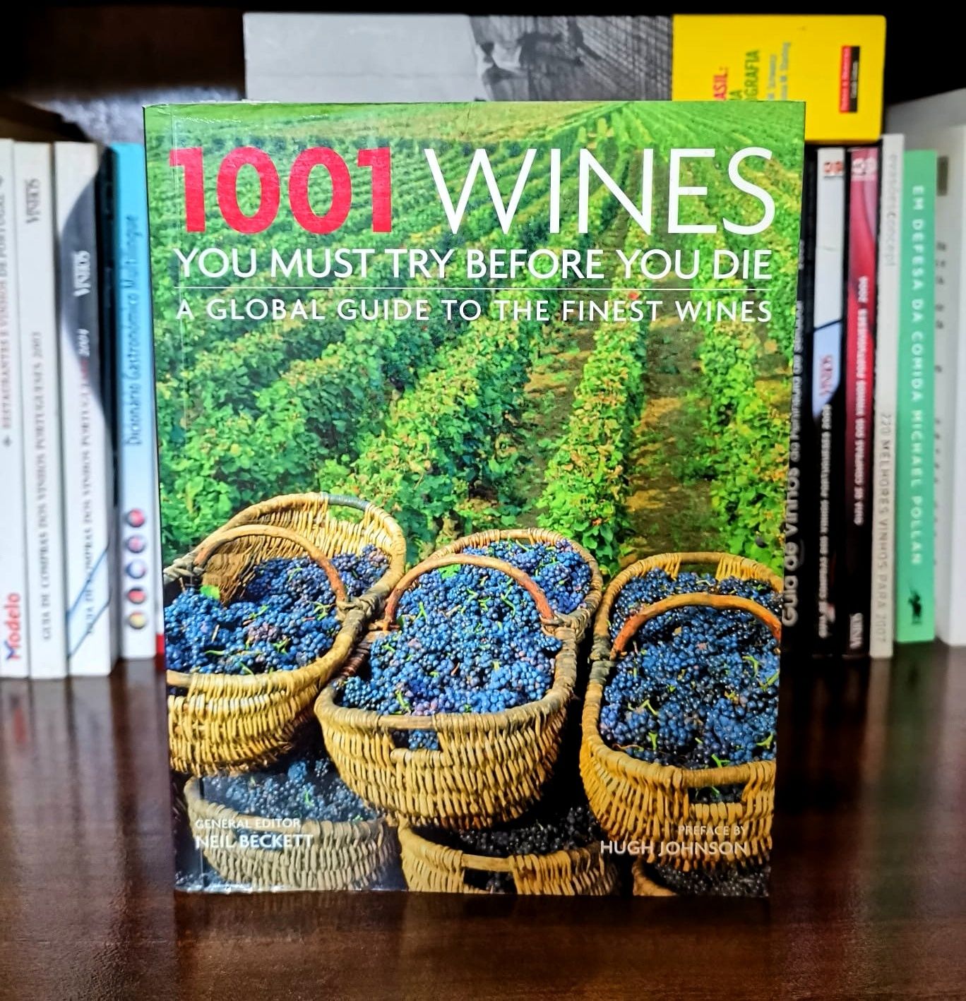 Livro 1001 Vinhos que deve beber antes de morrer