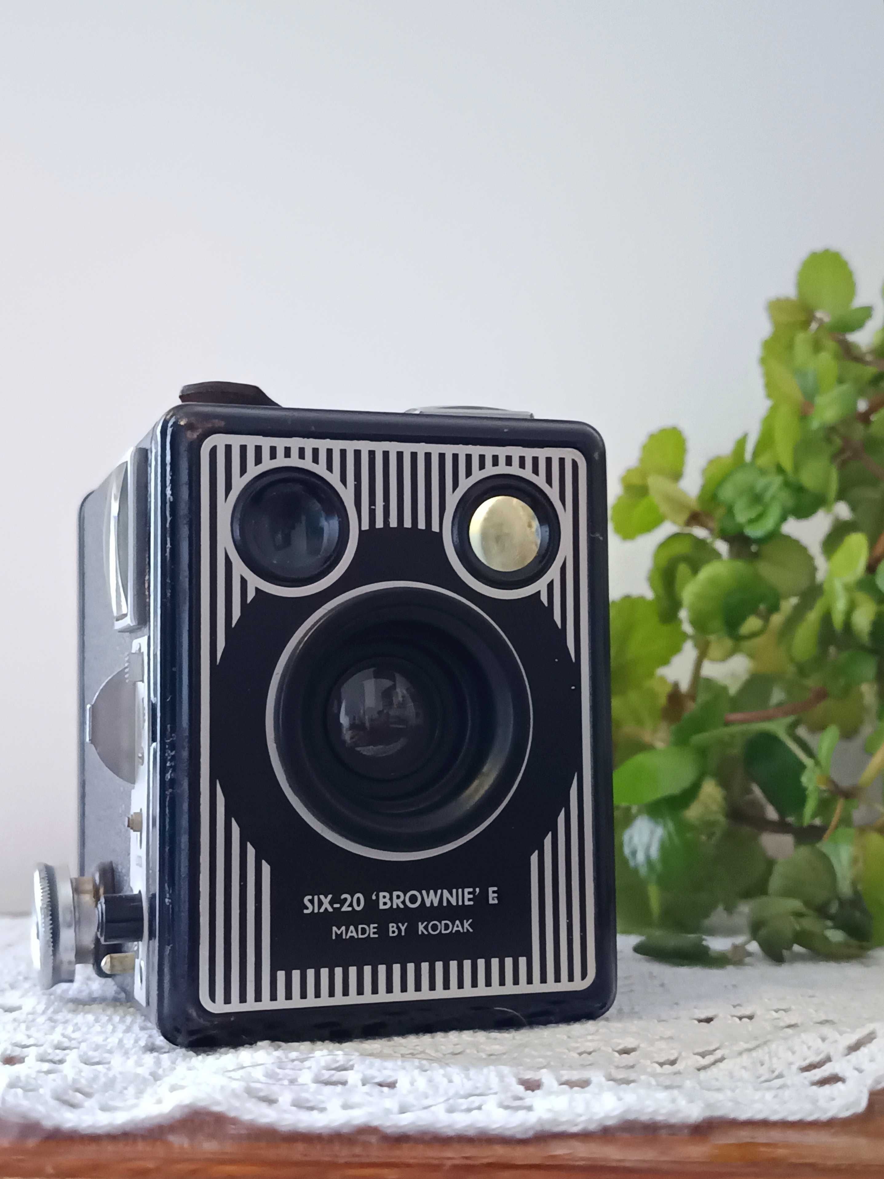 Câmara Kodak Six-20 Brownie E (câmara de caixote/box)