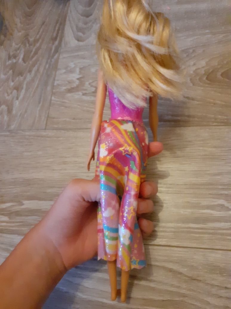 Lalka Barbie z huśtawką