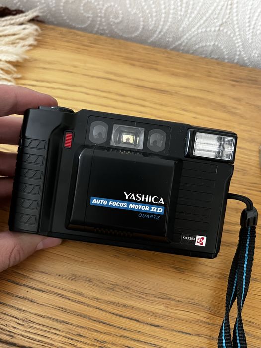 Aparat analogowy - Yashica Auto Focus Motor IID Quartz.