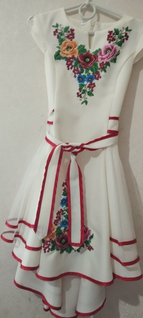 Продам вишите плаття