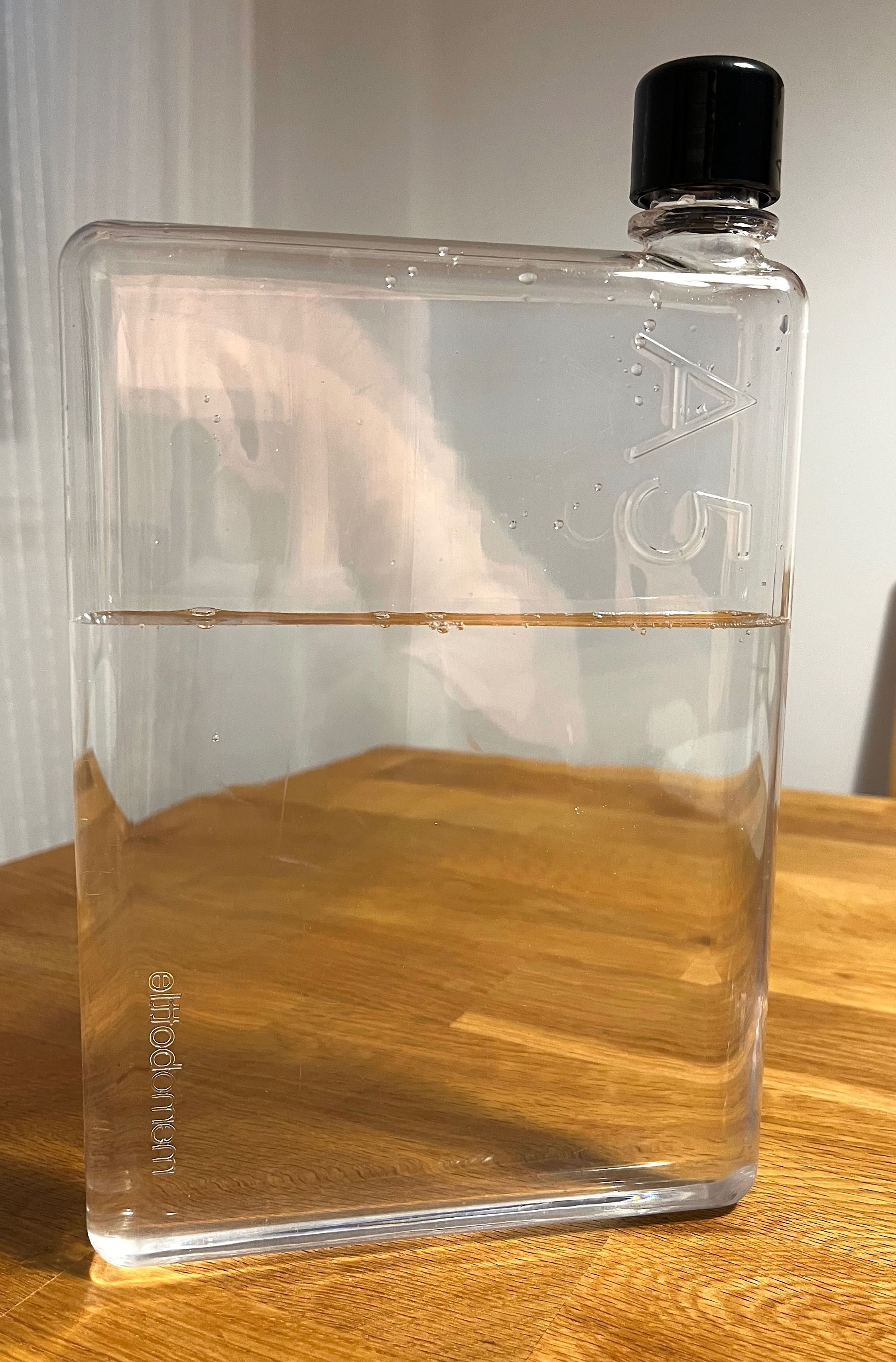 Garrafa de água DESIGN MEMOBOTTLE A5 nova — 28€
