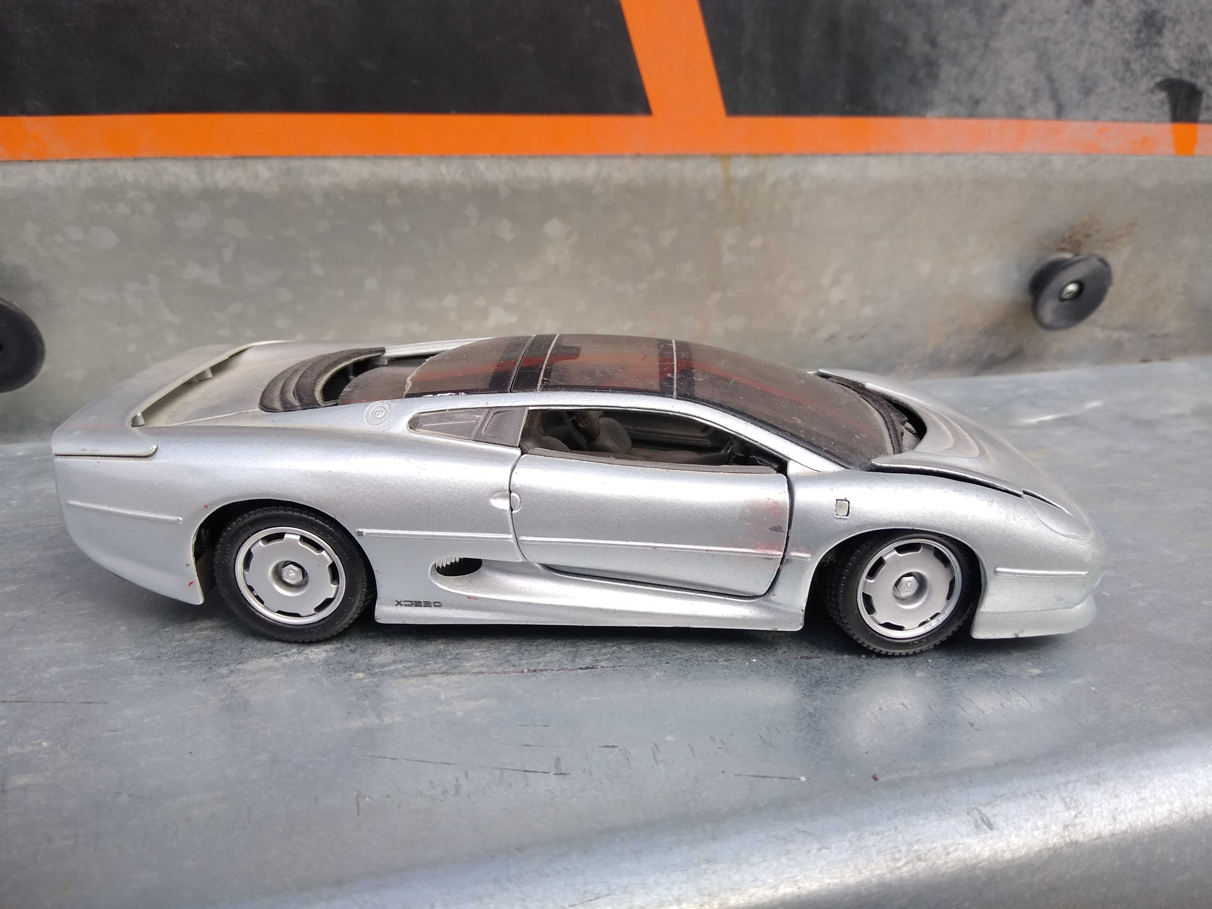 Jaguar XJ 220 - Maisto 1/24