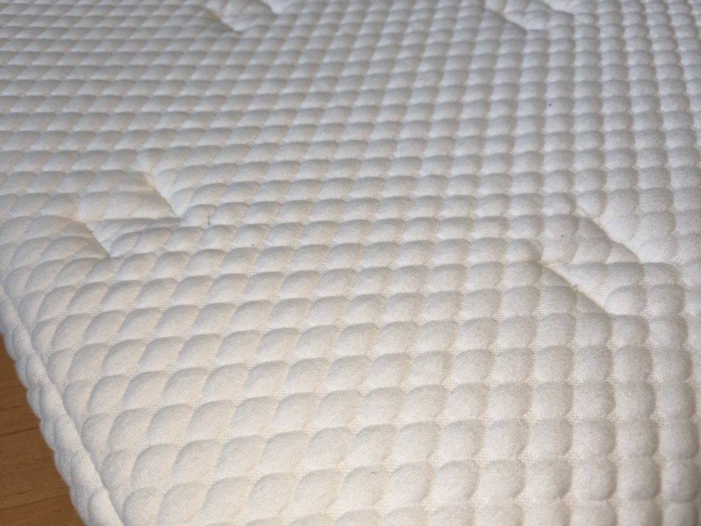 Firmowy materac Wellpur memery foam dostosowuje się do ciała megawygod