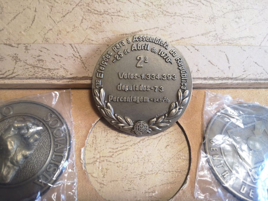 Coleção de medalhas das primeiras eleições livres: 25 Abril 1976