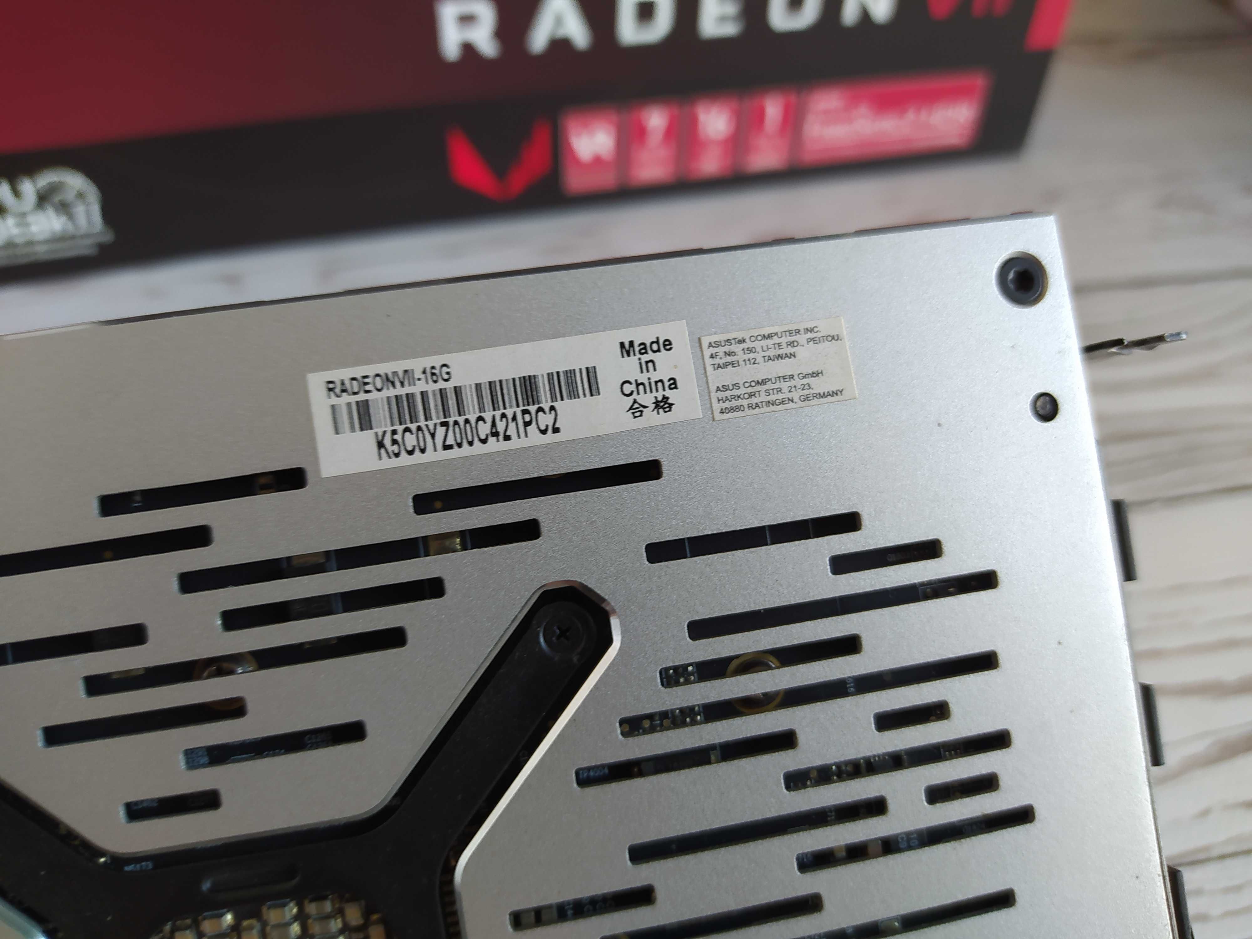 Потужня відеокарта ASUS AMD Radeon  VII (7) 16 GB