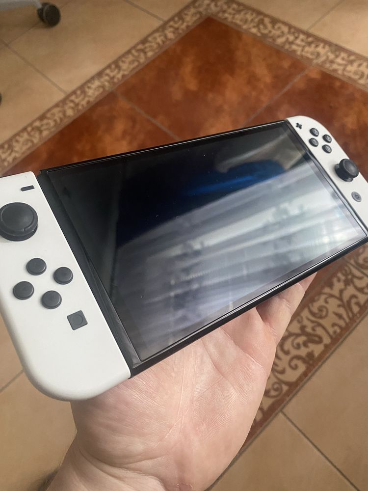 Nintendo Switch Oled [etui i gra Bayonetta 2 w zestawie!]