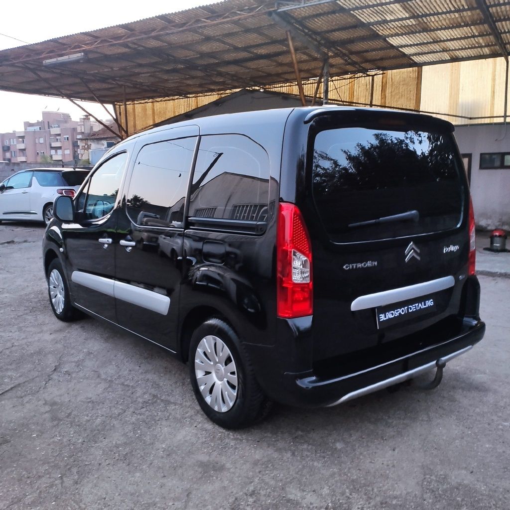 Citroën Berlingo (MultiSpace) 
1.6L [e-HDI] 92HP Automática 
5 Lugares