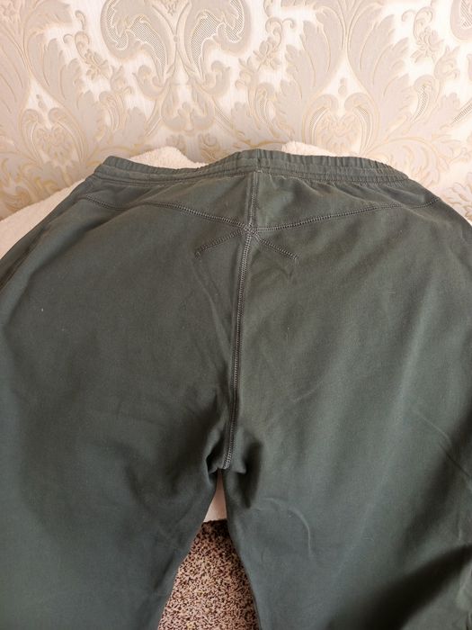 Жіночі спортивні брюки Nike