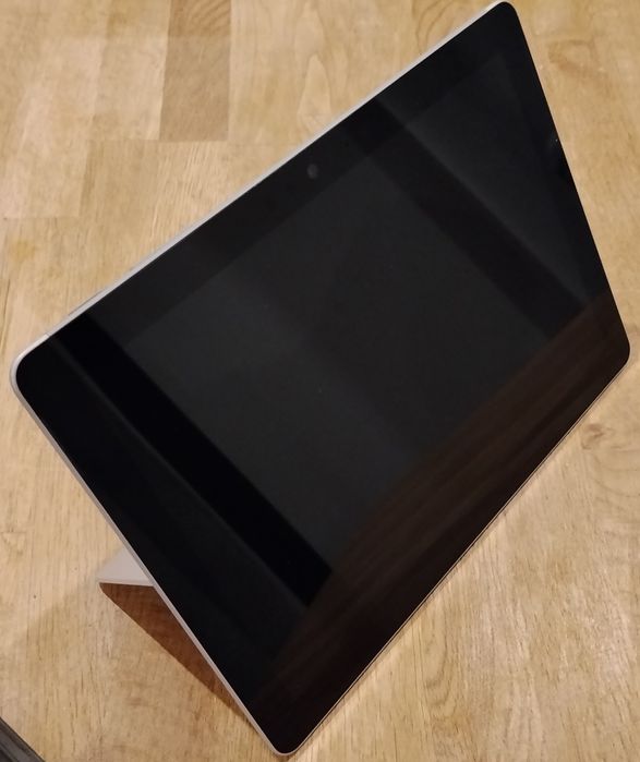 Microsoft Surface GO 1824  8GB Ram 128GB ROM Windows 11 Pro