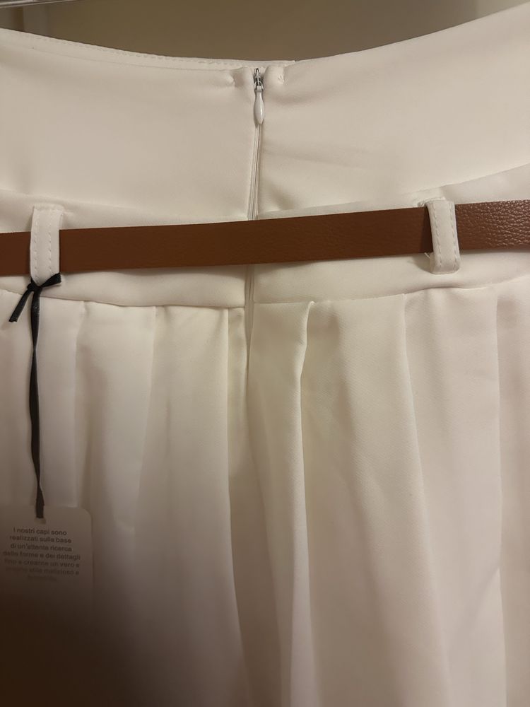Saia de senhora com pregas
