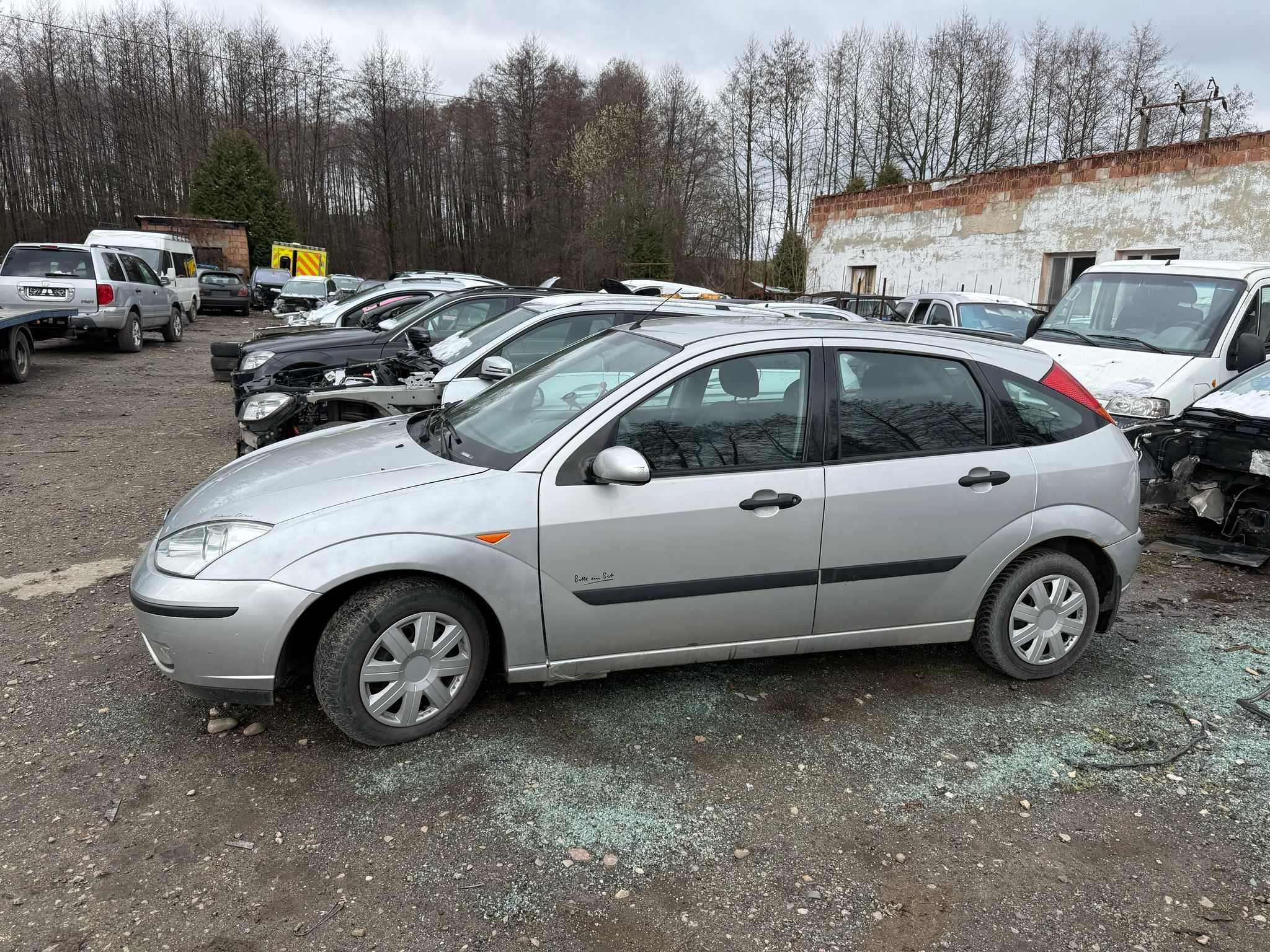 Maska  Ford focus mk1   kod lakieru 08 srebrna