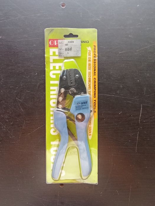 Alicate de cravar terminais