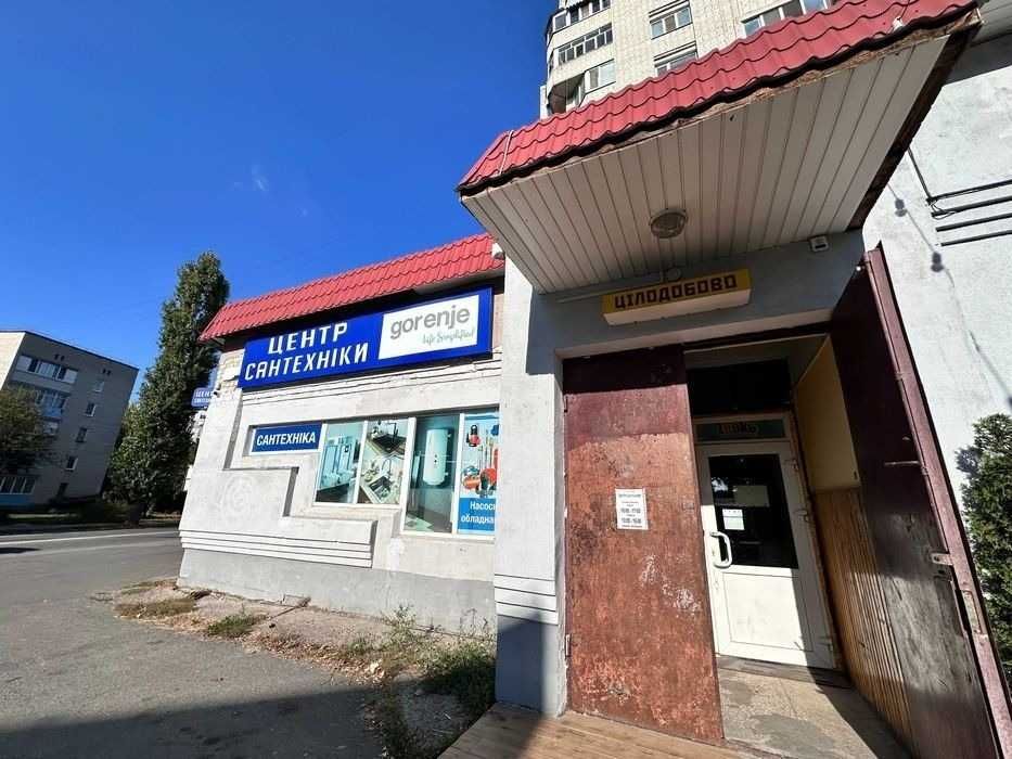 Продам не житлове комерцiйне примiщення з пiдвалом  вул Любецька 40а