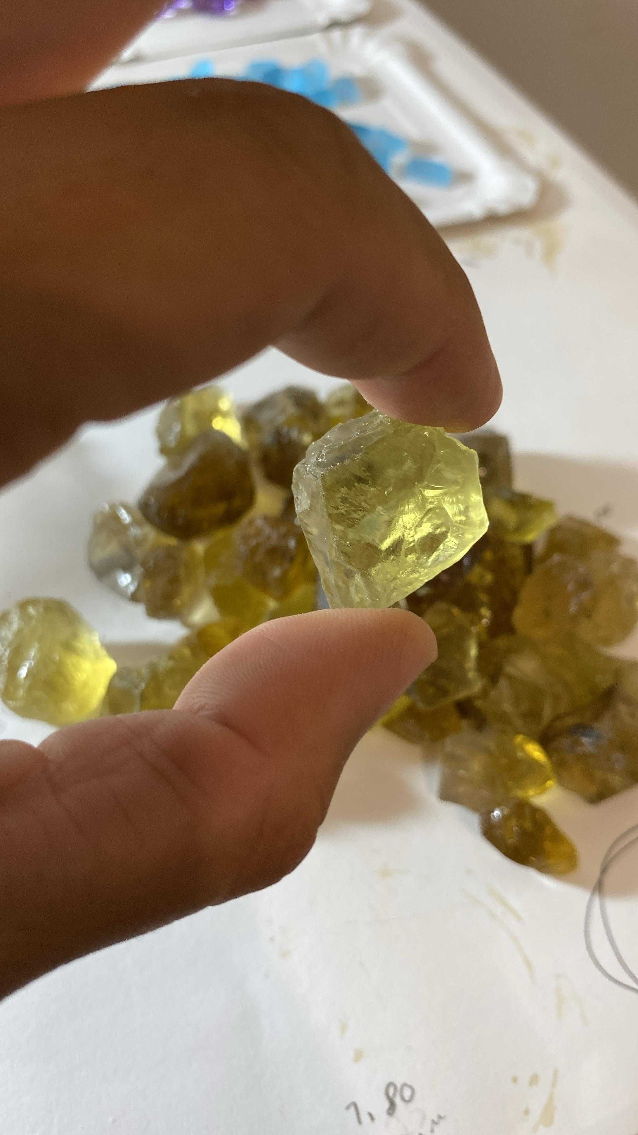 Pedra de Green Gold amarelo 100% limpo bruto