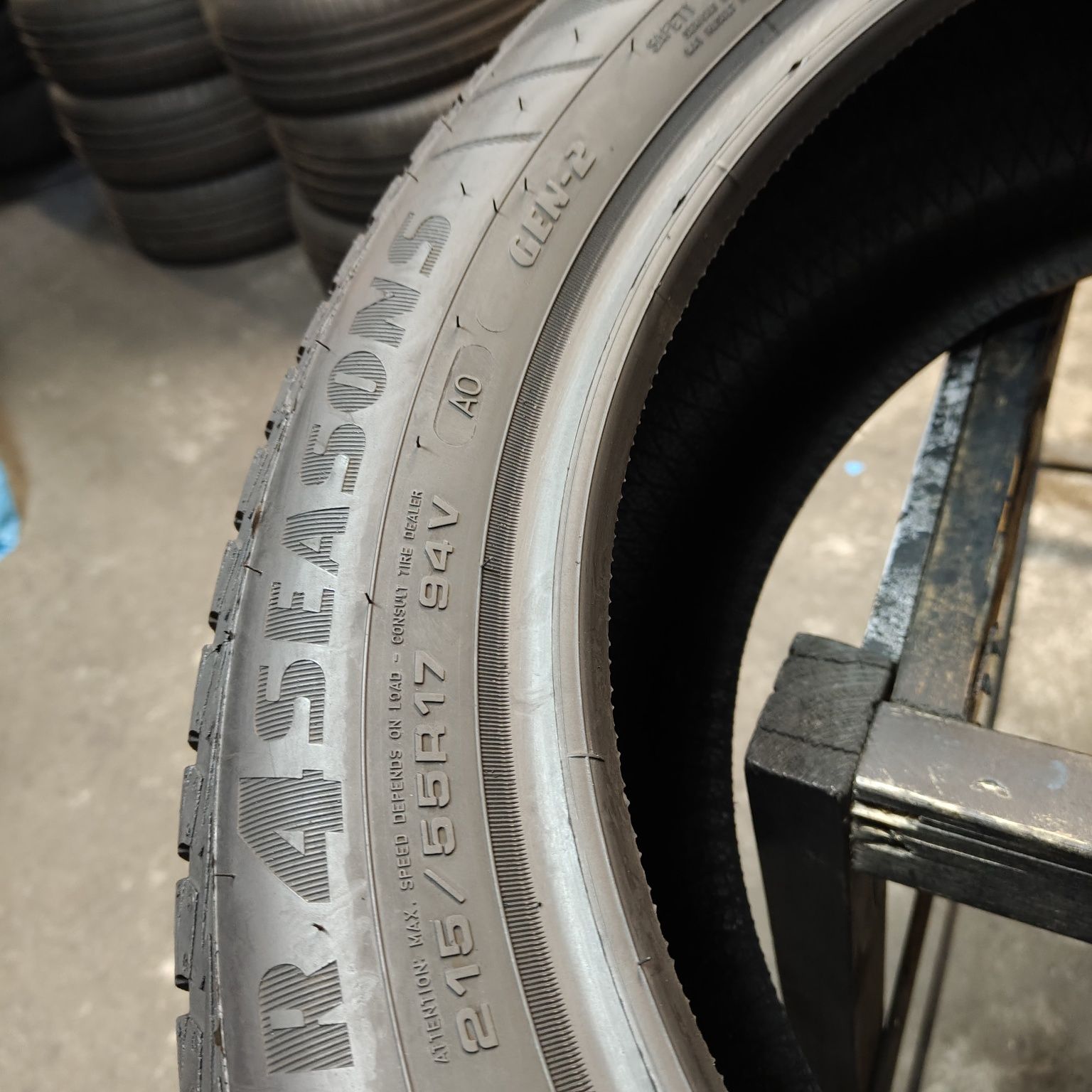 215/55/17 Sprzedam komplet opon całorocznych Goodyear